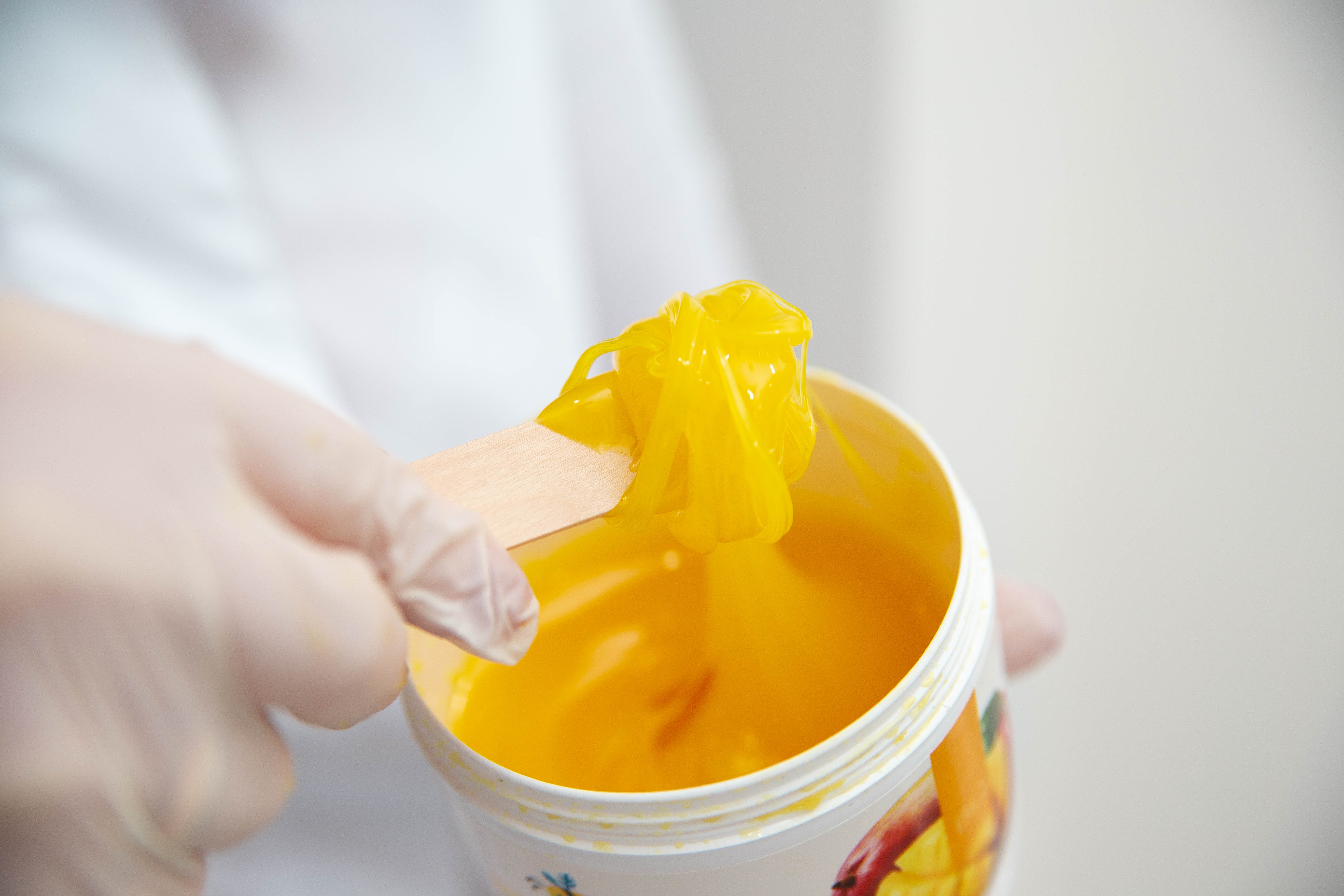 Epilare cu ceara sau zahăr